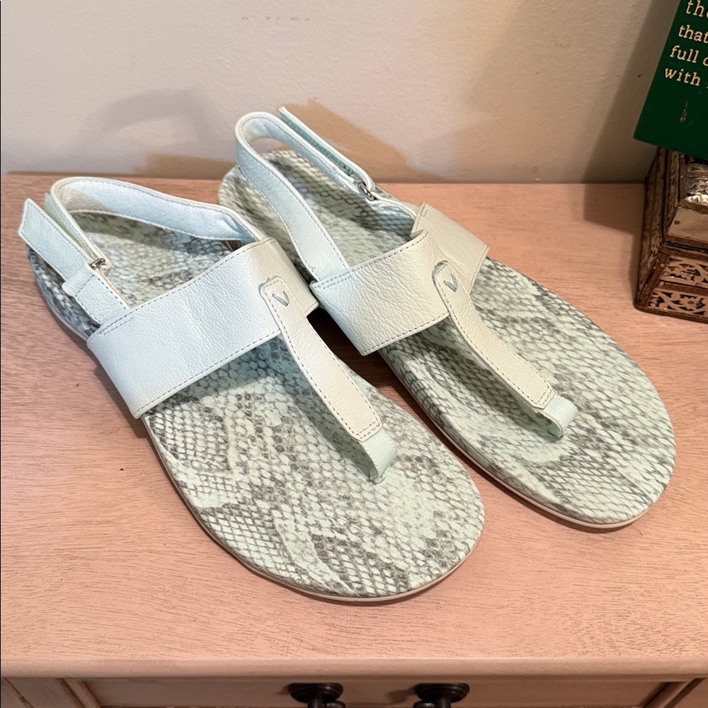 Vionic Tala Mint Green Sandals size 8